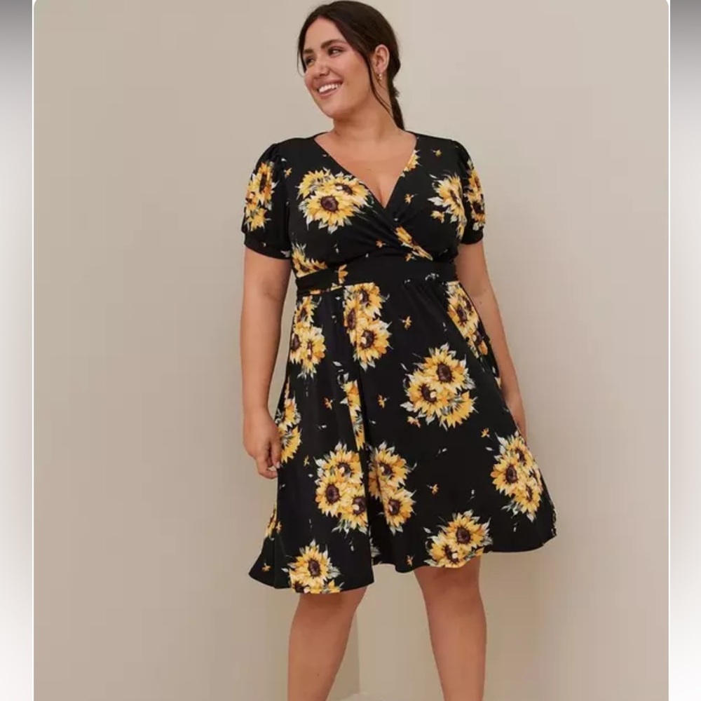 Torrid Mini Studio Knit Surplice Wrap Dress Black and Sunflowers V Neck Size 4
